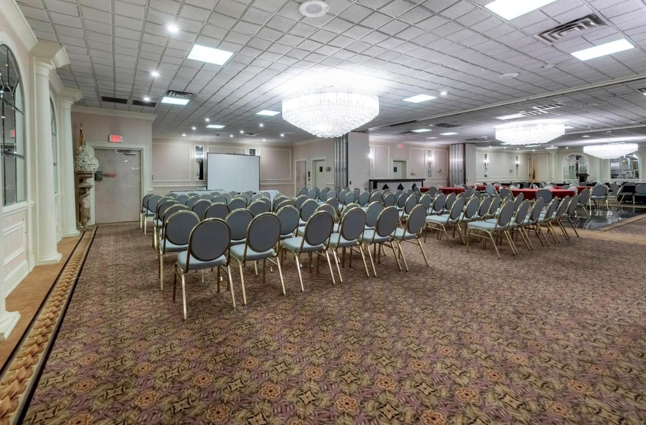 Red Roof Inn Plus Newark Liberty Airport - Carteret Exterior photo