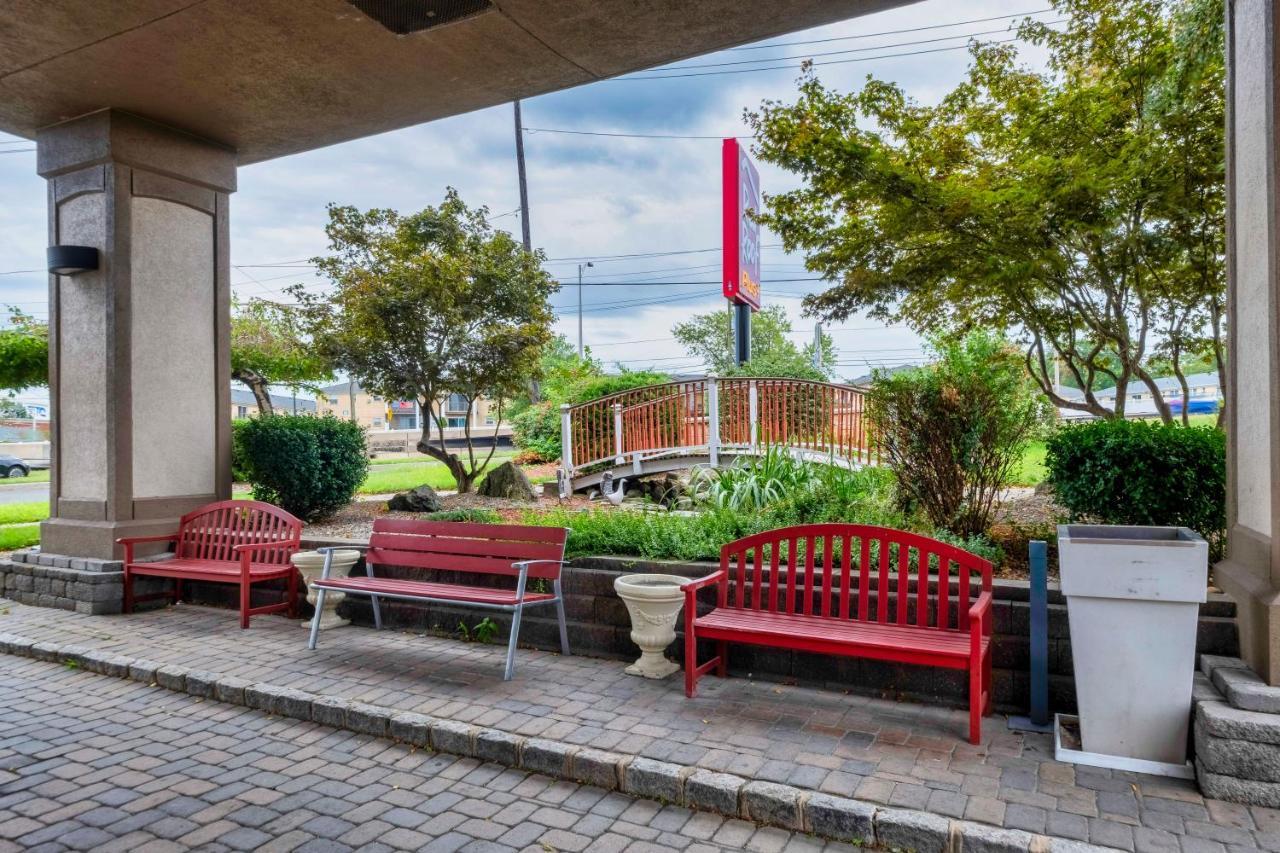 Red Roof Inn Plus Newark Liberty Airport - Carteret Exterior photo