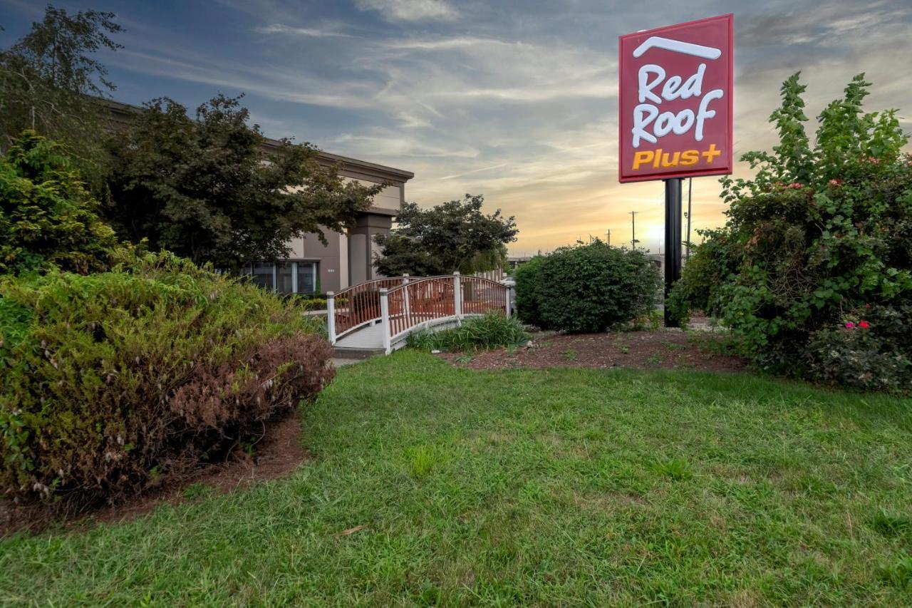 Red Roof Inn Plus Newark Liberty Airport - Carteret Exterior photo