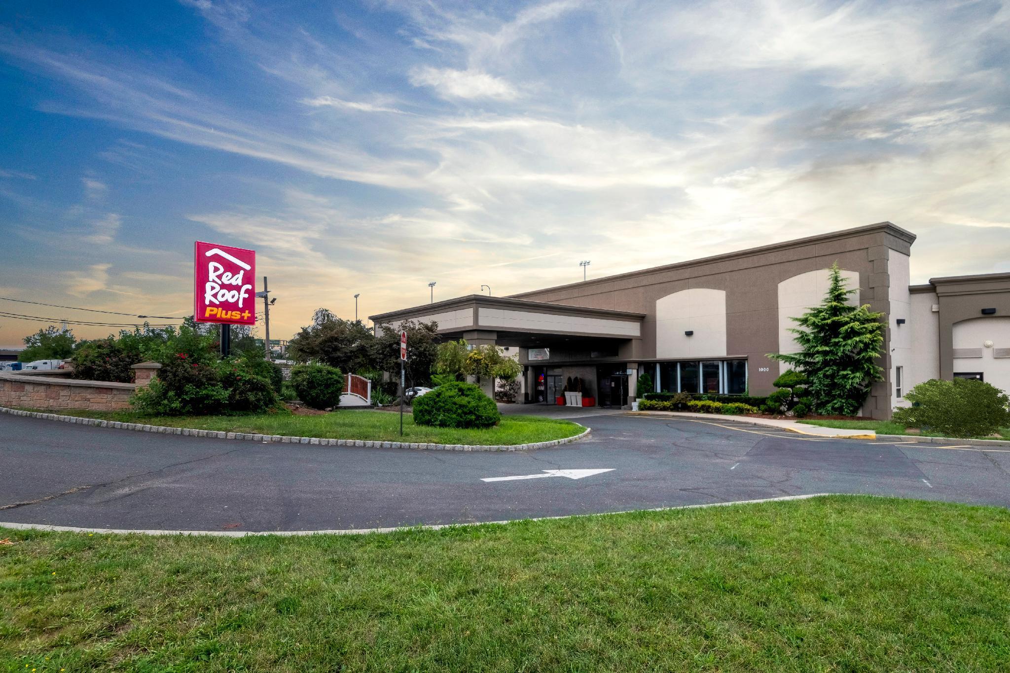 Red Roof Inn Plus Newark Liberty Airport - Carteret Exterior photo